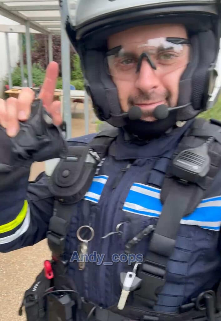 police municipale Un flic simple avec le smile et lenvieimage 707x1024 1
